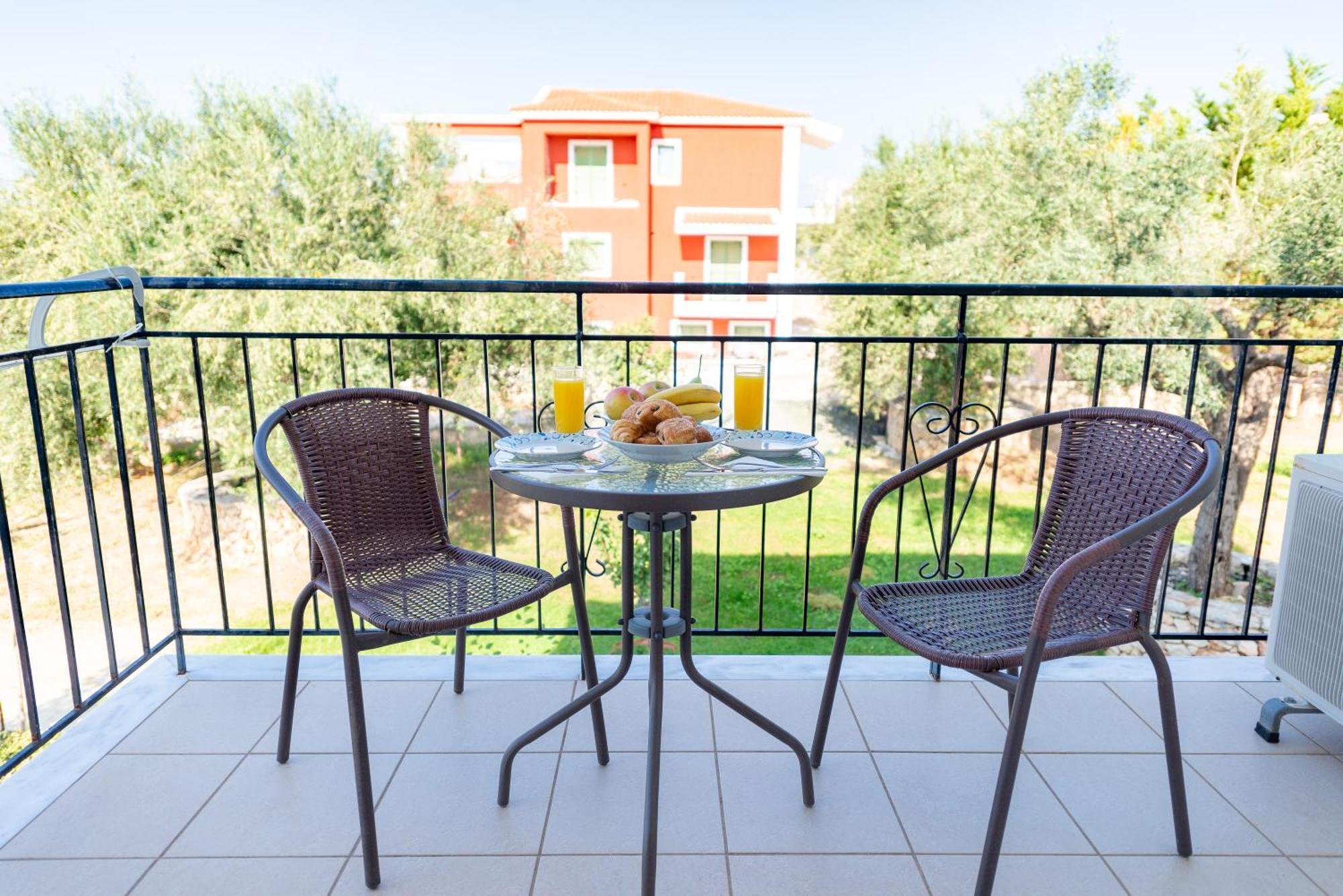 Vista Verde Studios & Apartments Svoronata Dış mekan fotoğraf