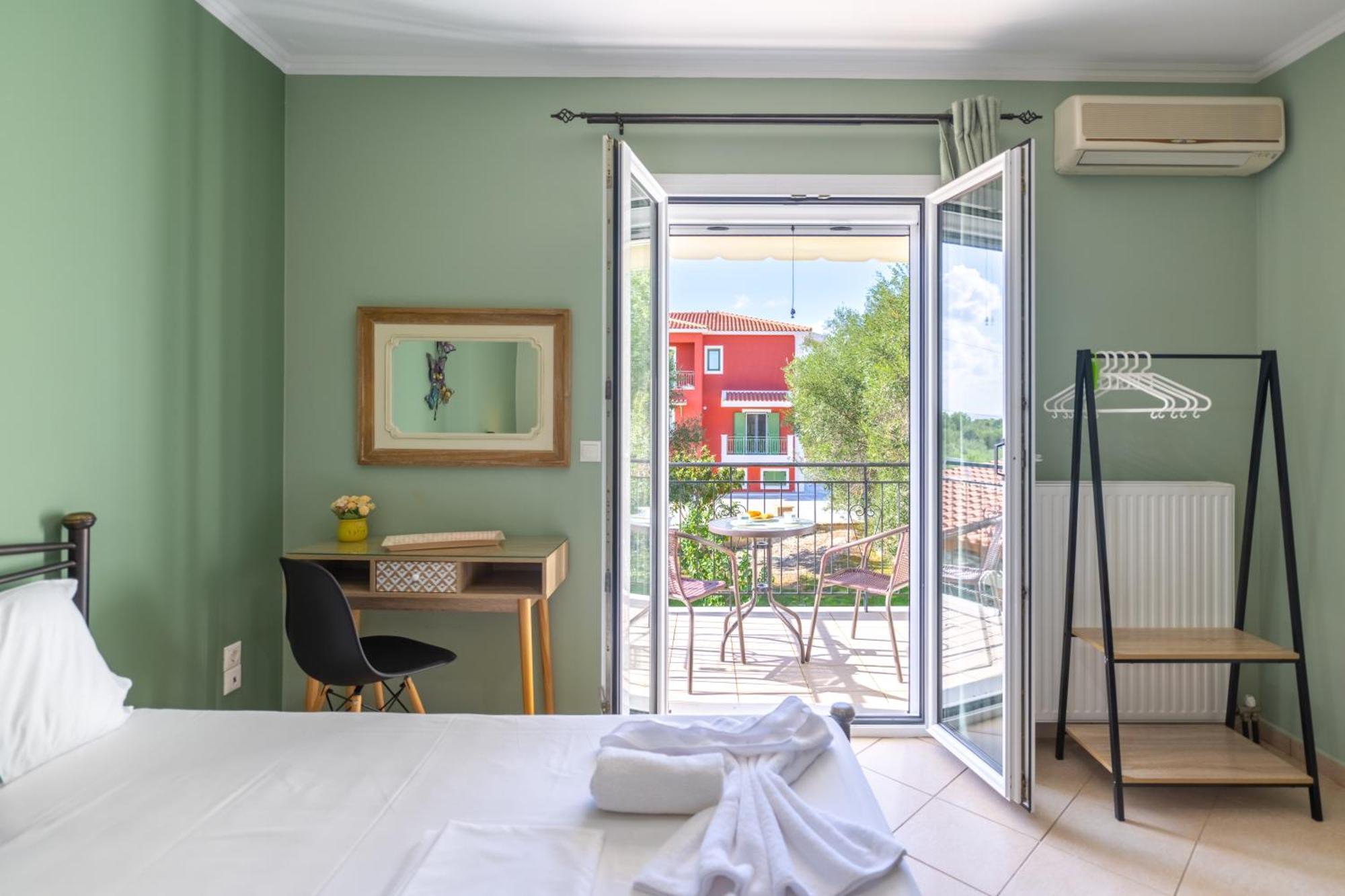 Vista Verde Studios & Apartments Svoronata Dış mekan fotoğraf